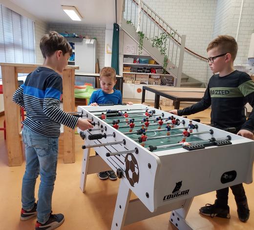 Tafelvoetballen tijdens de BSO