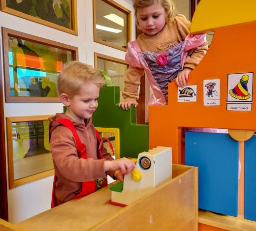 Spelende kinderen bij 't Zaerums Nest